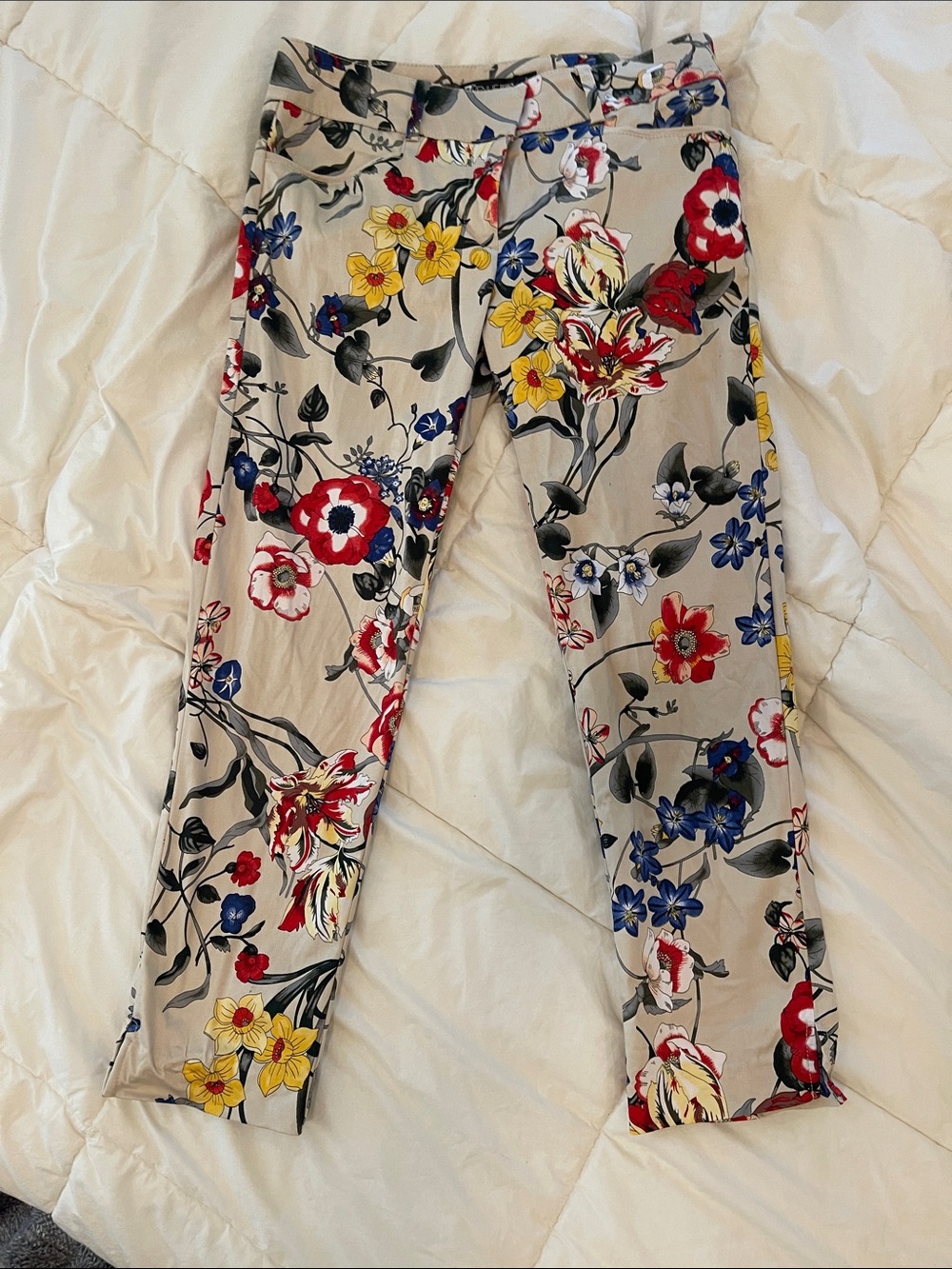 PocketeFloral Print Straight Leg Captis in Beige with Red, Yellow & Blue Flowers